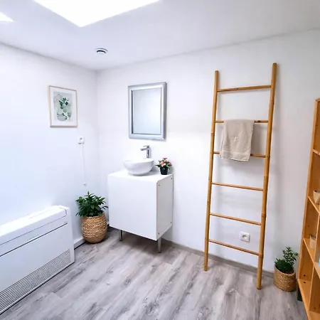 Spacieux De 150 M Idéal Familles Et Groupes Elbeuf