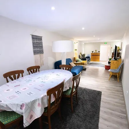 Spacieux De 150 M Ideal Familles Et Groupes *