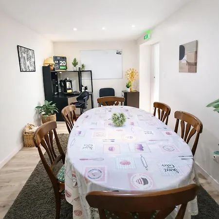 Spacieux De 150 M Ideal Familles Et Groupes * 엘뵈프